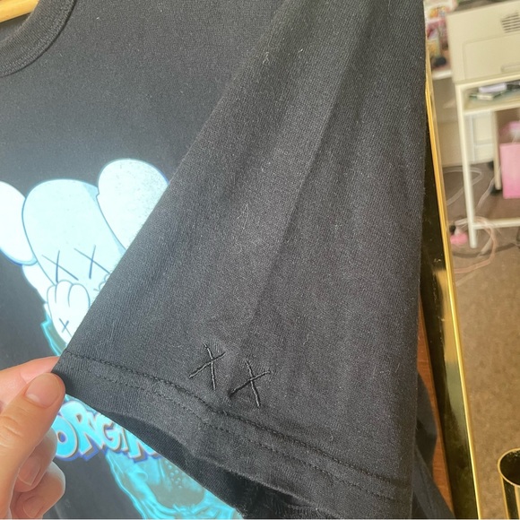 KAWS Original Fake Shirt - Picture 3 of 5